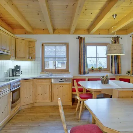 Semesterbostad Schoeneben 4-jahreszeiten *