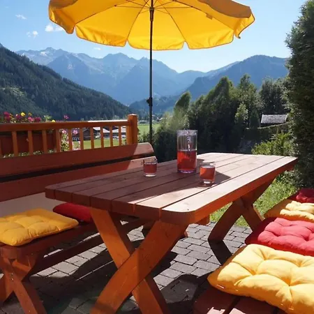 Schoeneben 4-jahreszeiten * Wald im Pinzgau